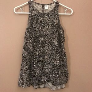 Key hole back tank top.